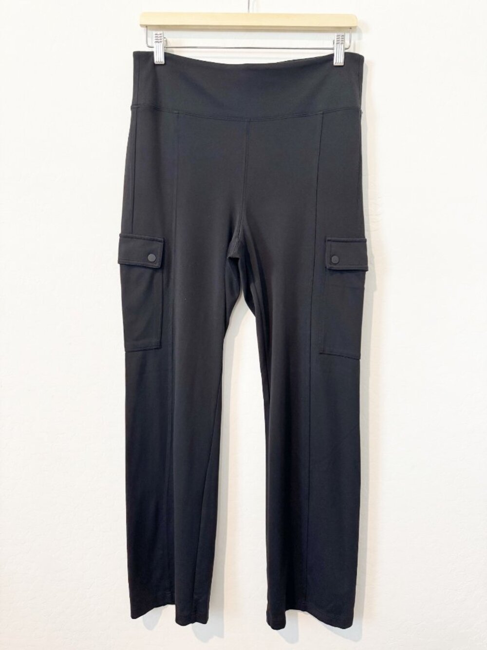 Athleta Delancey Pants Size Medium Black Straight Leg High Rise Cargo Sporty - Picture 3 of 10